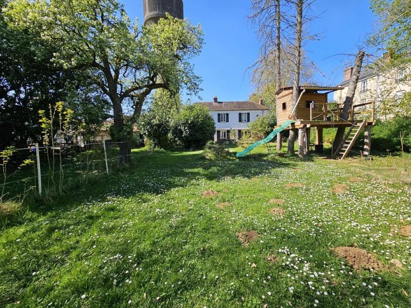 Maison - 243 m² - 9 pièces