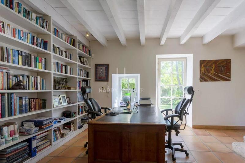 Mas - 300 m² - 9 pièces