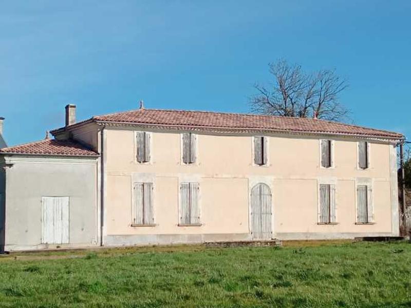 Maison - 241 m² - 7 pièces