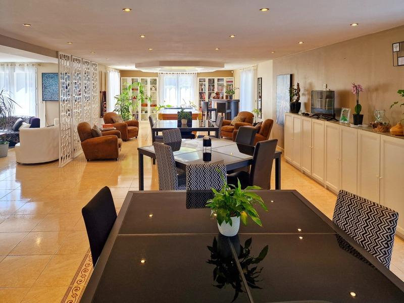 Propriété - 500 m² - 14 pièces