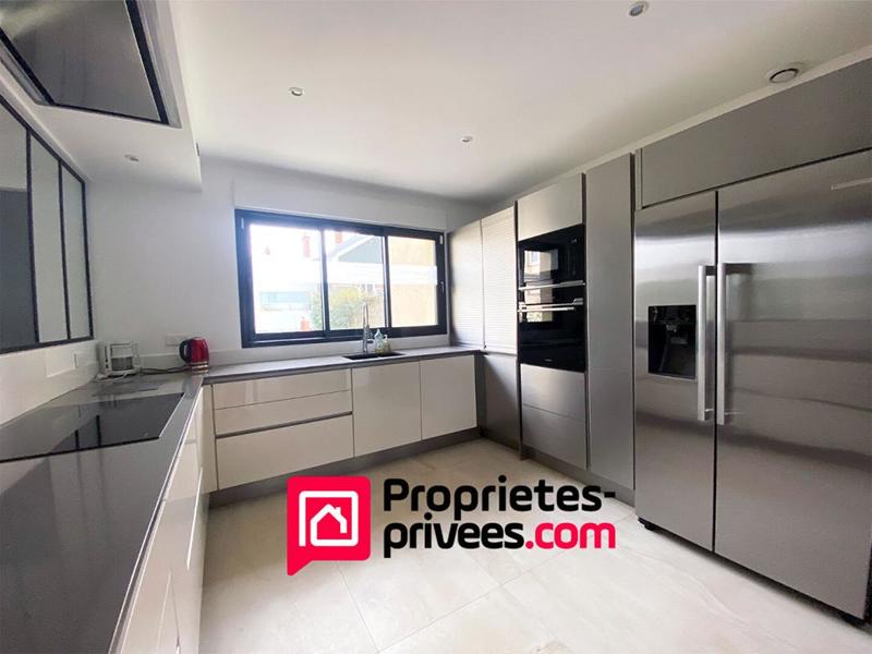 Maison - 218 m² - 9 pièces