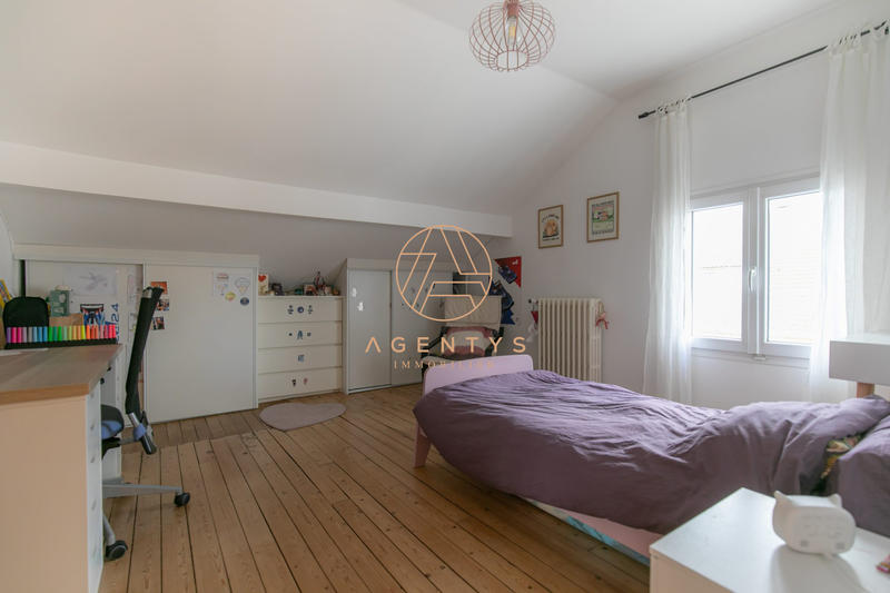 Maison - 98 m² - 5 pièces