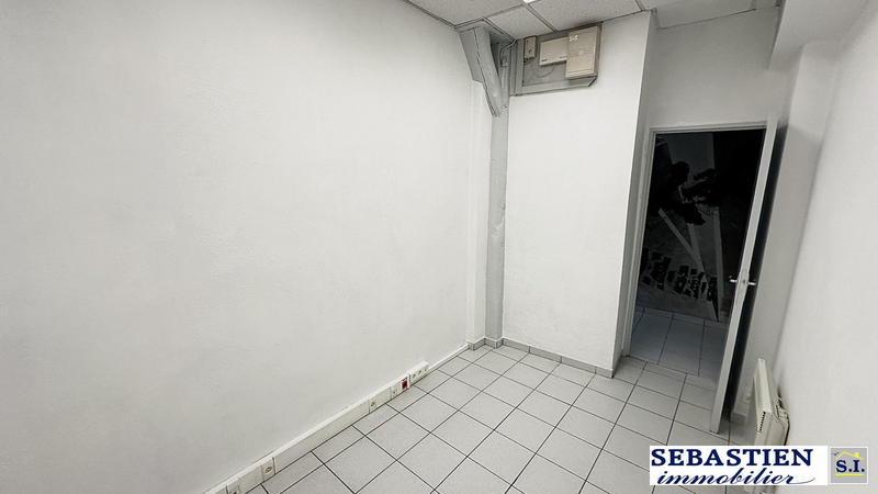 Local commercial - 76 m² - 6 pièces