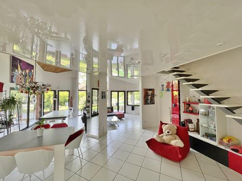 Villa - 216 m² - 6 pièces