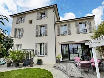 Demeure - 200 m² - 7 pièces