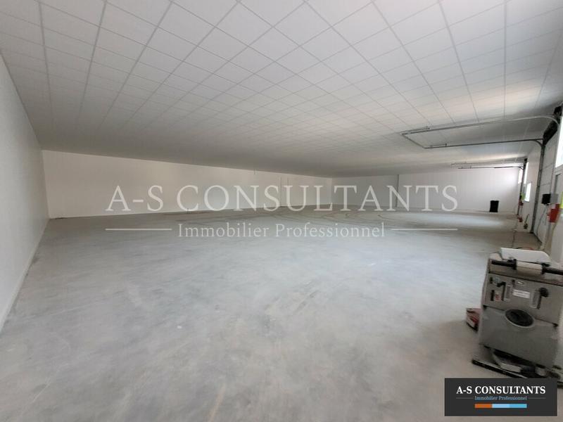 Local d'activité / Entrepôt - 586 m²