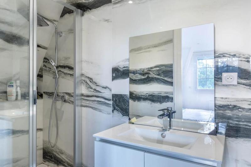 Propriété - 450 m² - 8 pièces