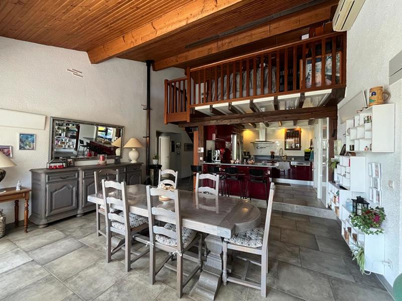 Maison - 208 m² - 7 pièces