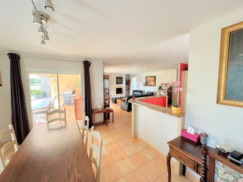 Maison - 250 m² - 7 pièces