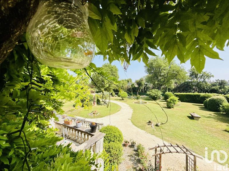 Maison - 1 000 m² - 11 pièces