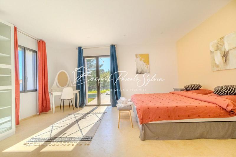 Maison - 180 m² - 7 pièces