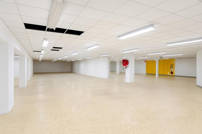 Local d'activité / Entrepôt - 900 m²