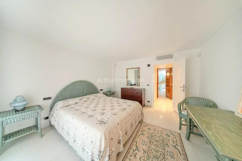 Maison - 379 m² - 8 pièces