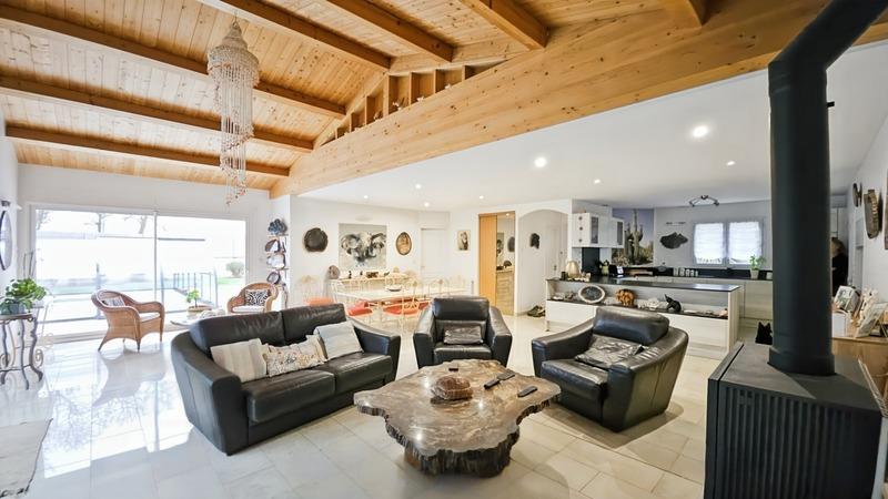 Maison - 235 m² - 7 pièces