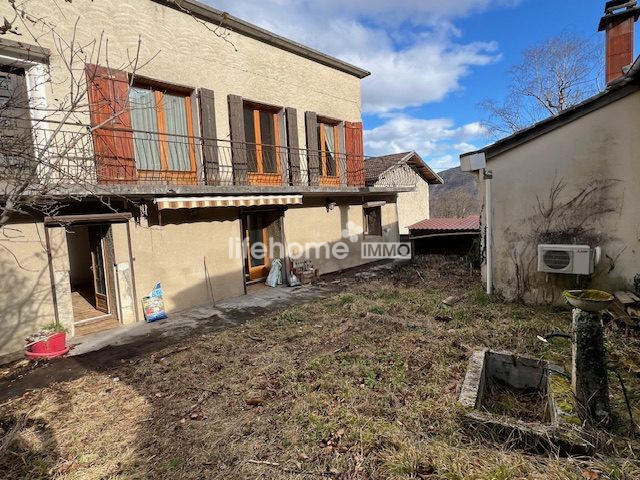 Maison - 231 m² - 9 pièces