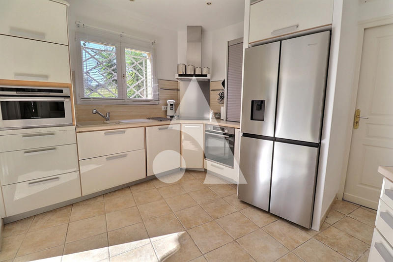 Maison - 180 m² - 5 pièces