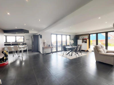 Maison - 183 m² - 7 pièces