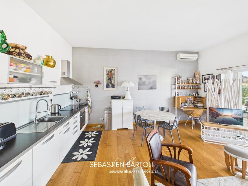 Appartement - 93 m² - 5 pièces