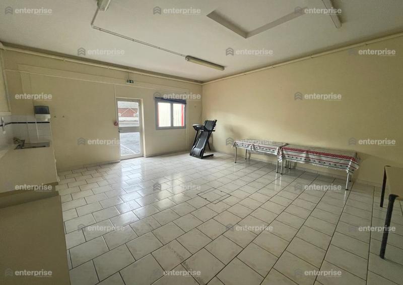 Entrepôt - 7 400 m²