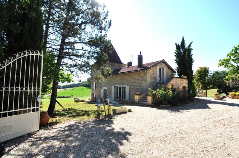 Maison en pierre - 123 m² - 6 pièces