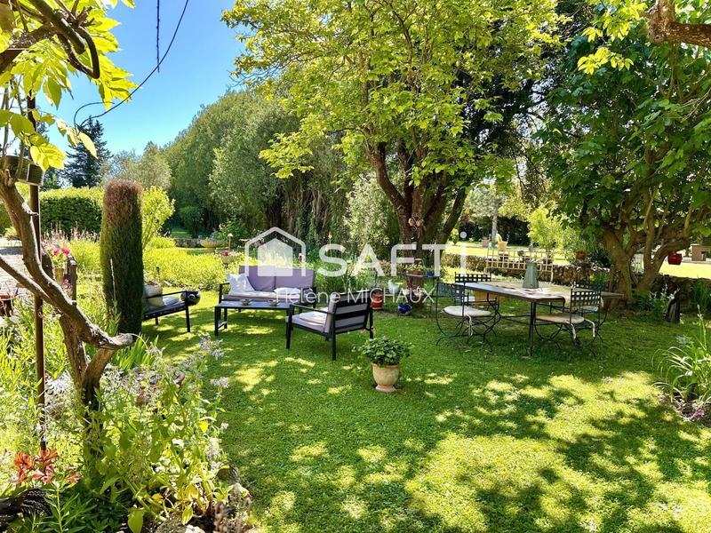 Maison - 280 m² - 8 pièces