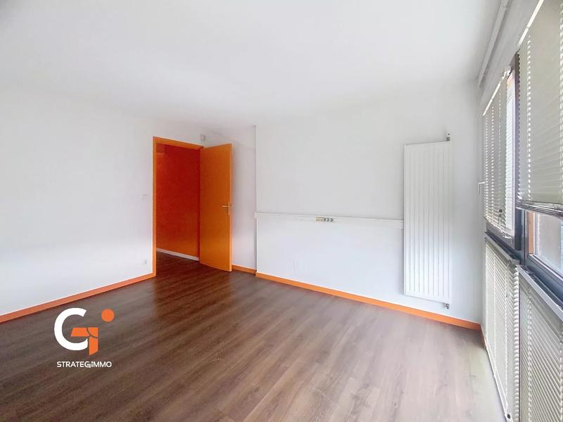 Local commercial - 238 m² - 9 pièces