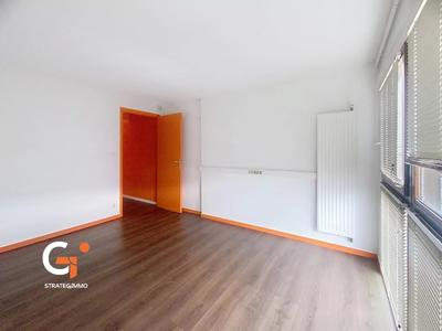 Local commercial - 238 m² - 9 pièces