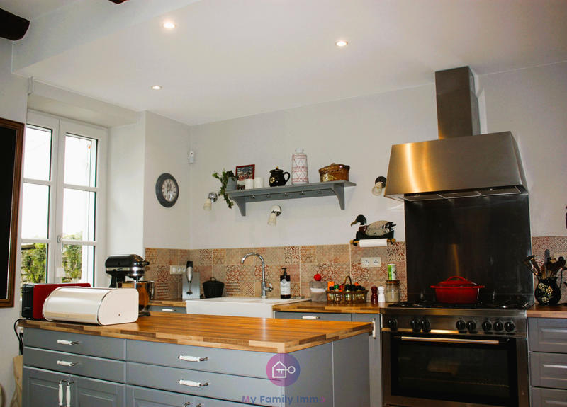 Maison - 390 m² - 11 pièces