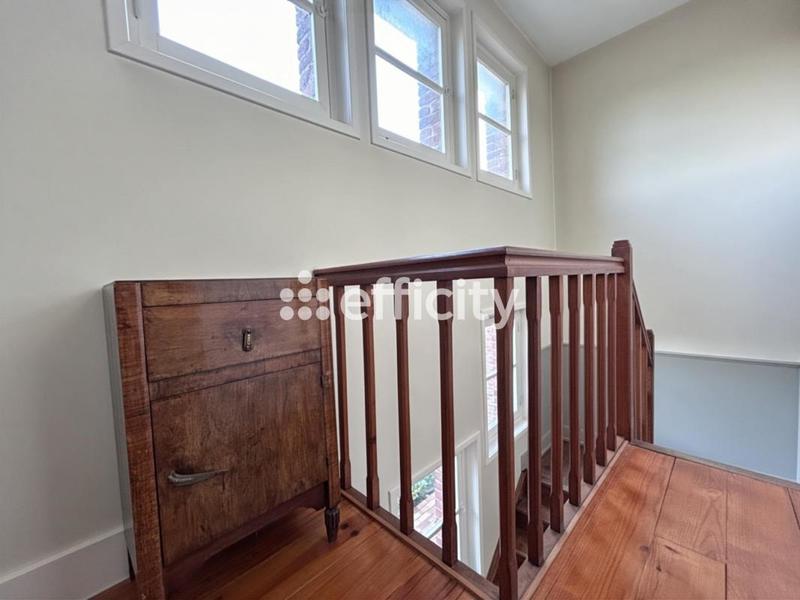 Maison - 210 m² - 8 pièces