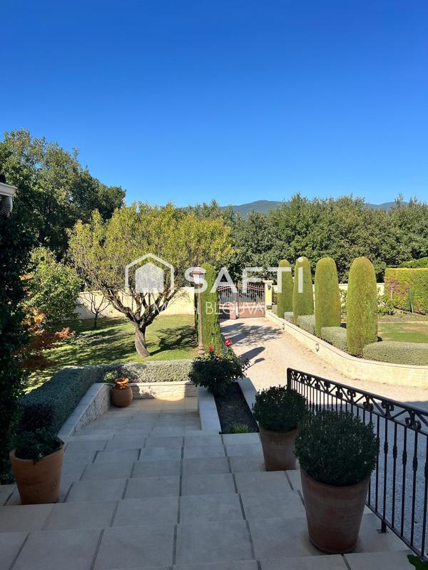 Maison - 208 m² - 7 pièces