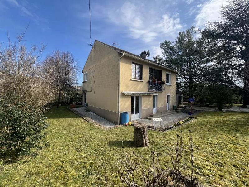 Maison - 140 m² - 8 pièces