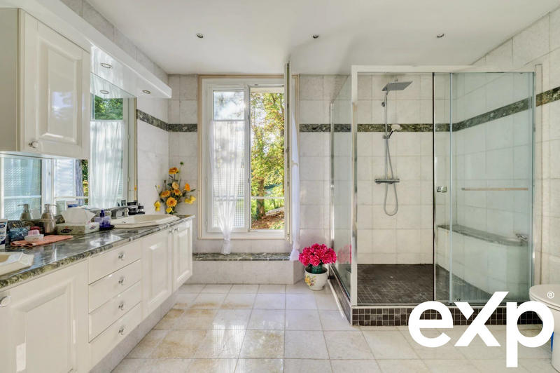 Maison - 196 m² - 7 pièces