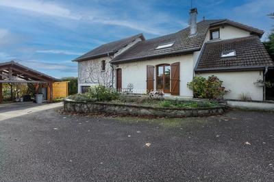 Maison - 225 m² - 9 pièces