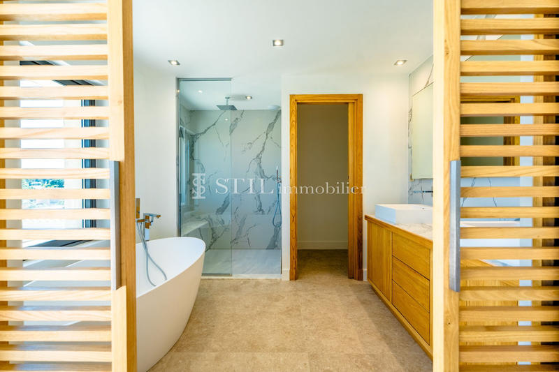 Villa - 370 m² - 6 pièces