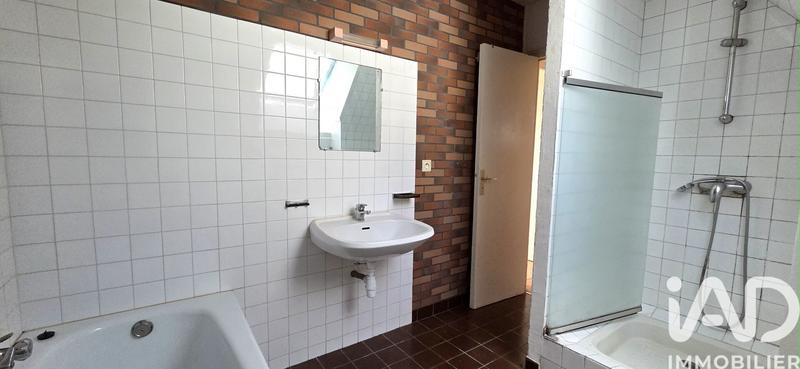 Maison - 220 m² - 11 pièces