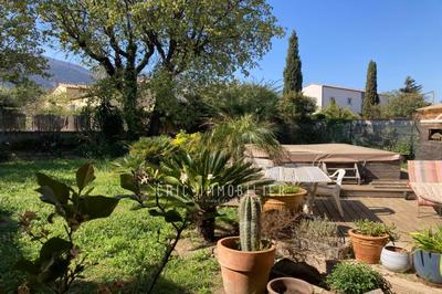 Propriété - 360 m² - 9 pièces