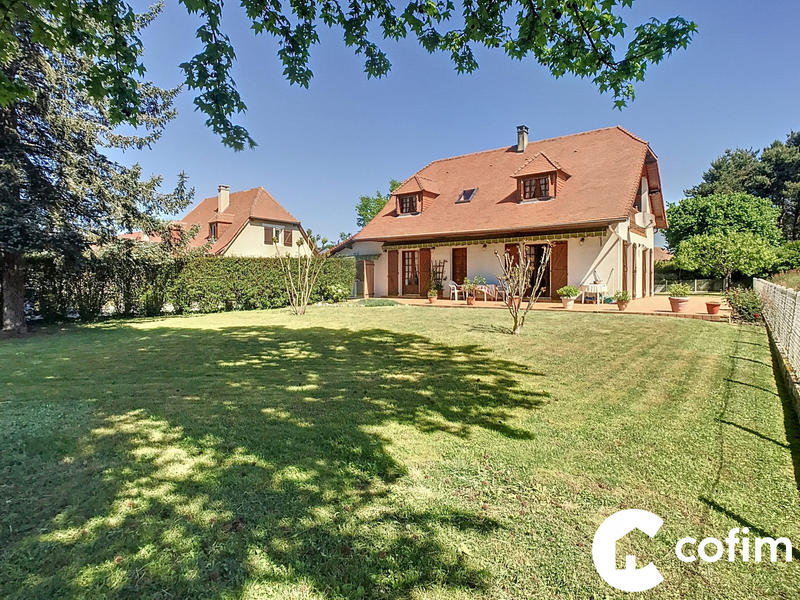 Maison traditionnelle - 151 m² - 6 pièces