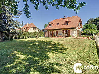 Maison traditionnelle - 151 m² - 6 pièces