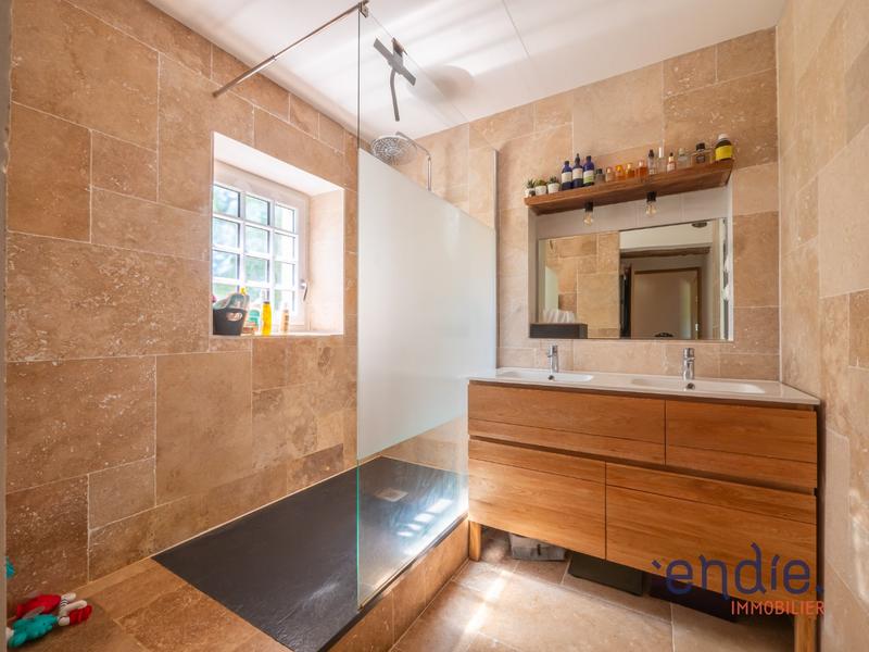 Maison - 450 m² - 16 pièces