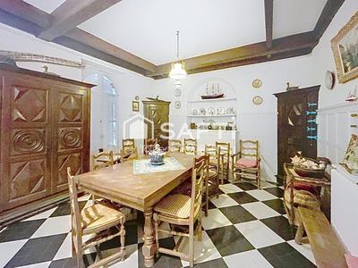 Villa - 215 m² - 11 pièces