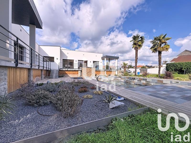 Maison - 207 m² - 6 pièces