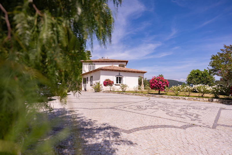 Propriété - 188 m² - 6 pièces