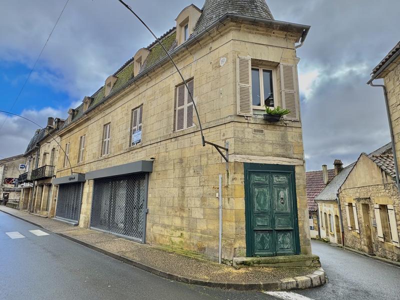 Maison traditionnelle - 250 m² - 8 pièces