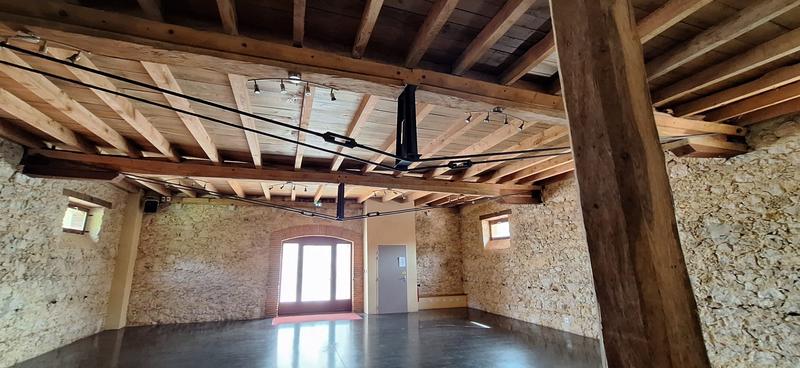 Maison - 1 500 m² - 40 pièces