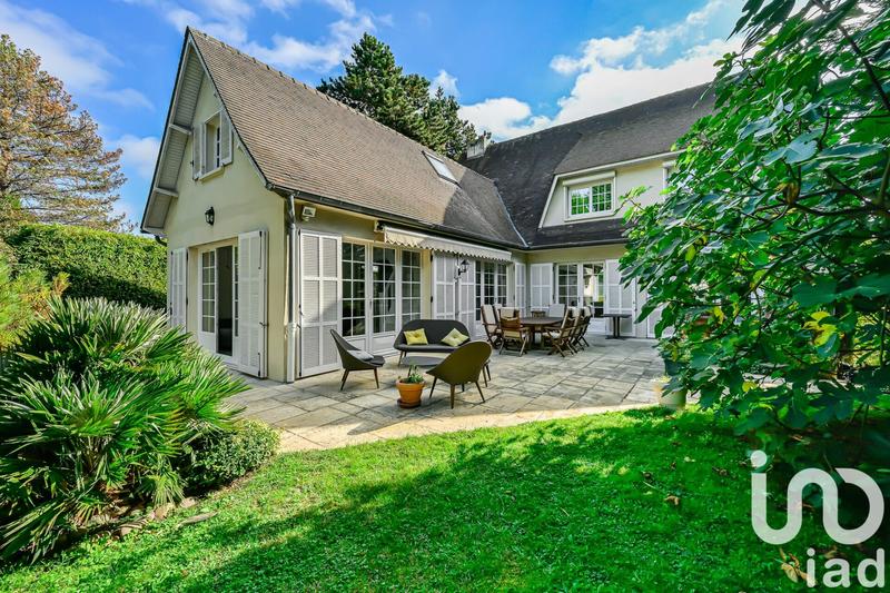 Maison - 250 m² - 10 pièces