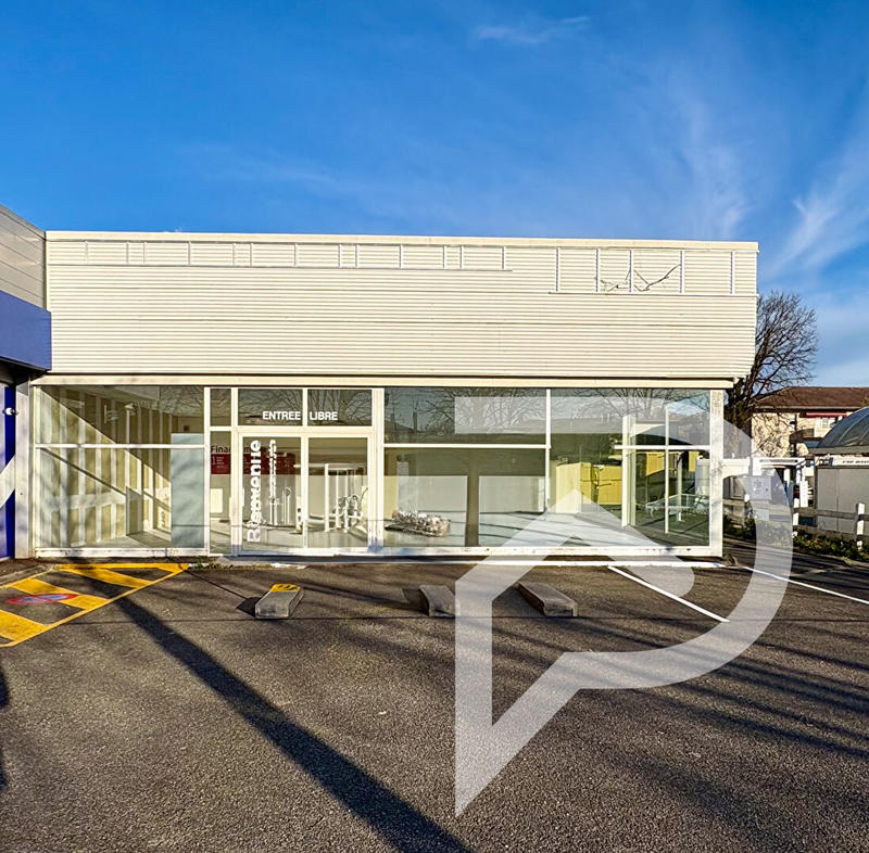 Local commercial - 324 m² - 1 pièce