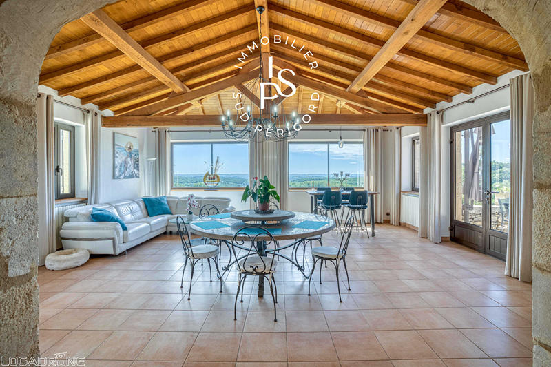 Maison - 448 m² - 16 pièces