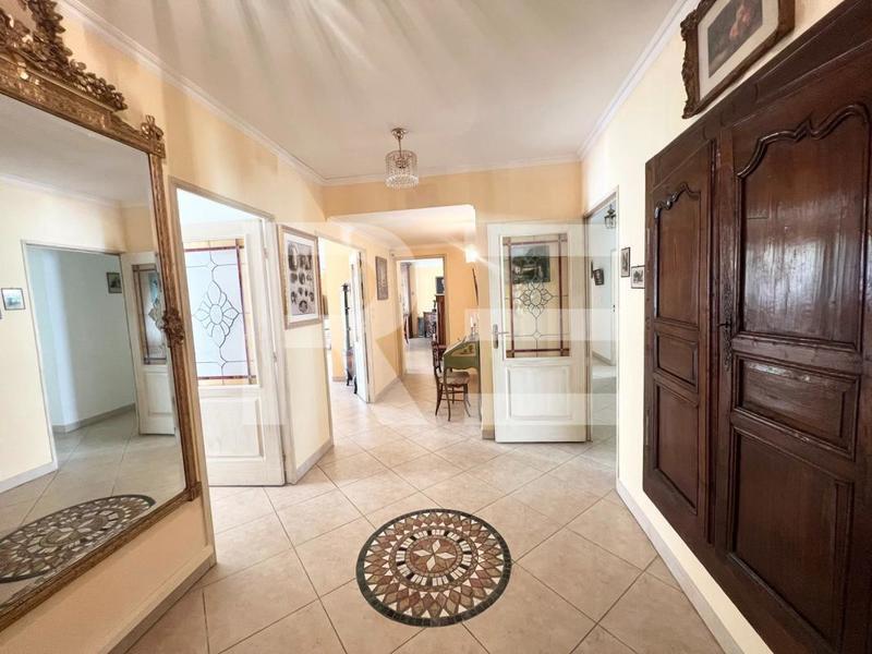 Appartement - 170 m² - 7 pièces