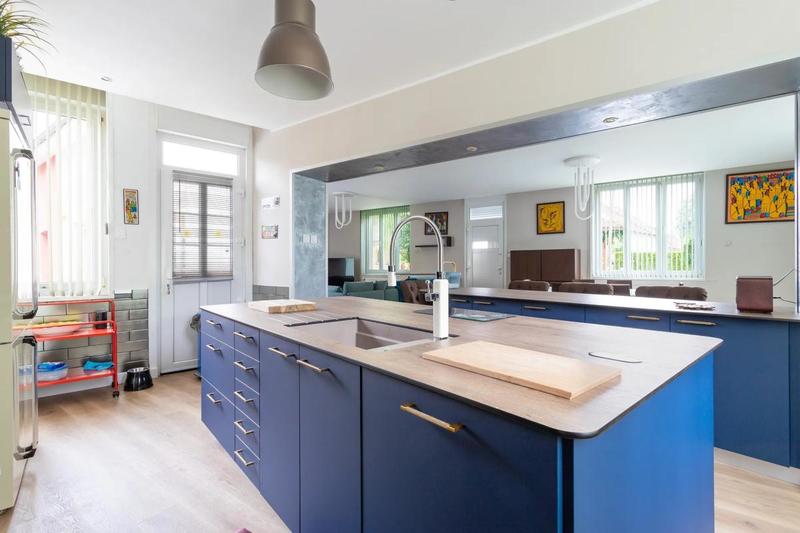 Maison - 280 m² - 10 pièces