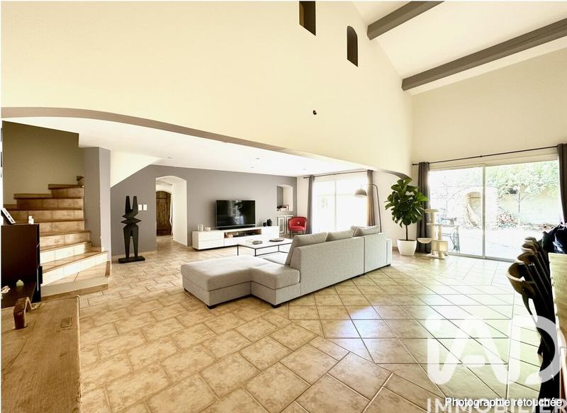 Maison - 300 m² - 10 pièces